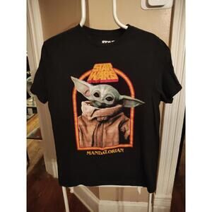 Star Wars official Mandolorian T-Shirt M - grogu - EUC